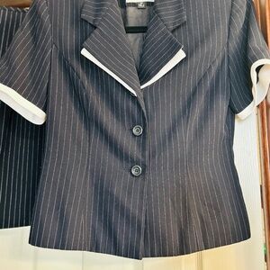 Vintage Kasper A.S.L. Petite 2pc Collard w/ Button Suit